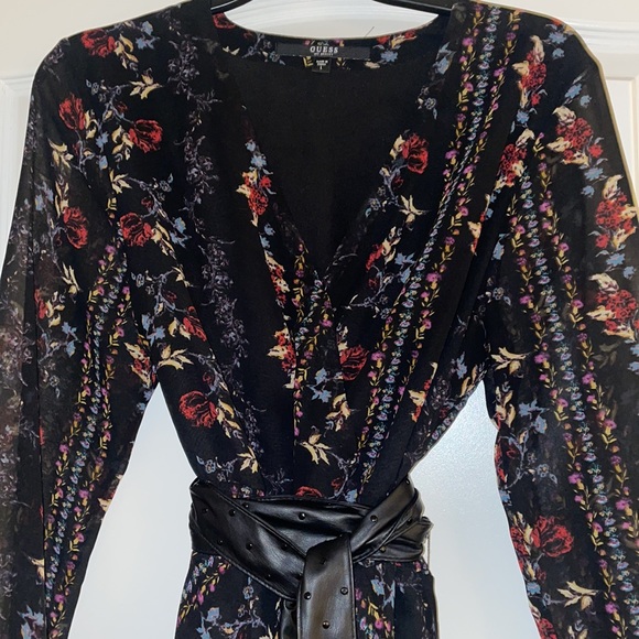 Guess Dresses & Skirts - Guess Vine Black/floral dress with beaded belt